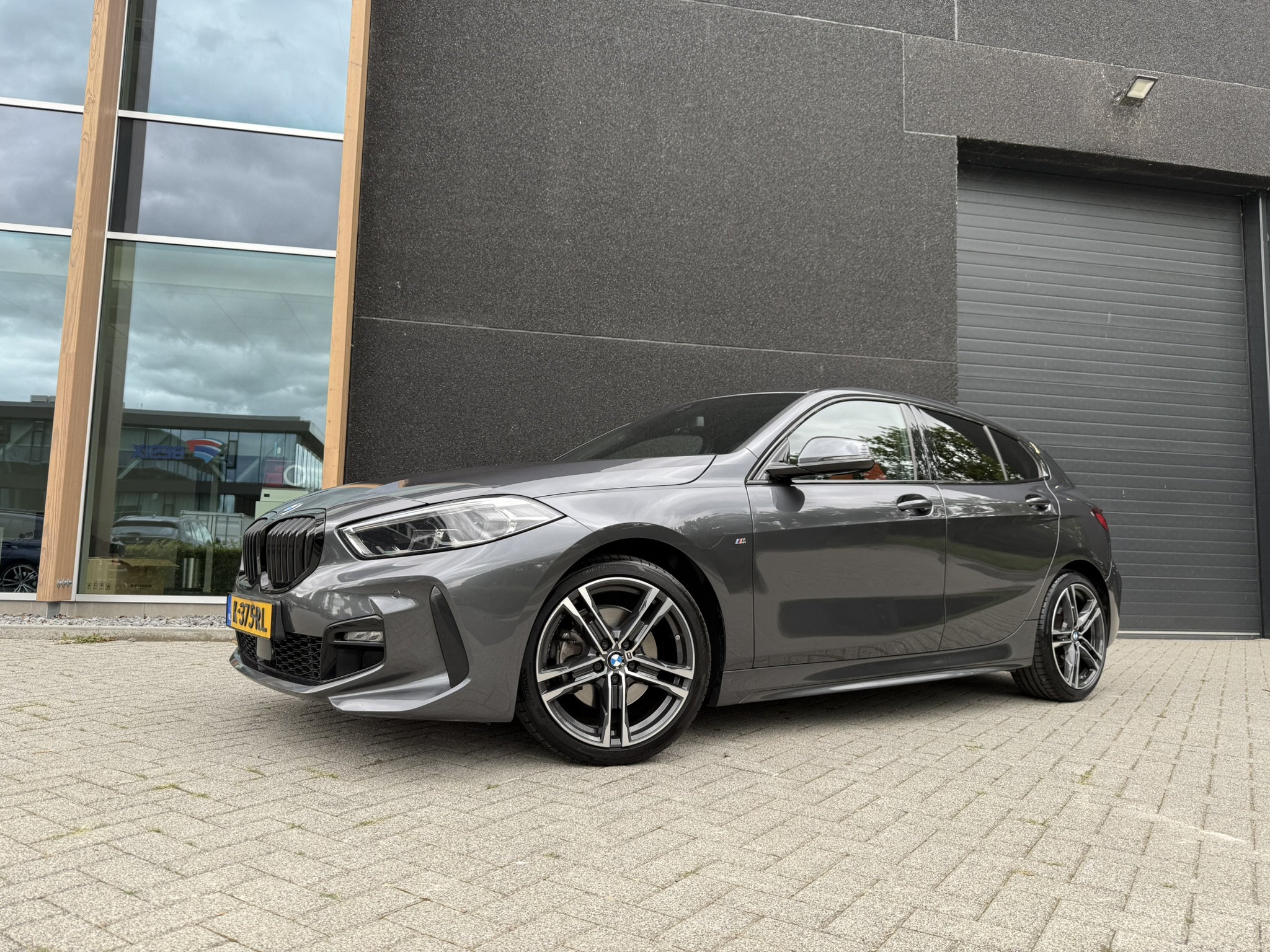 BMW 118i Automaat | M Sport | High Executive | 2021 foto 2